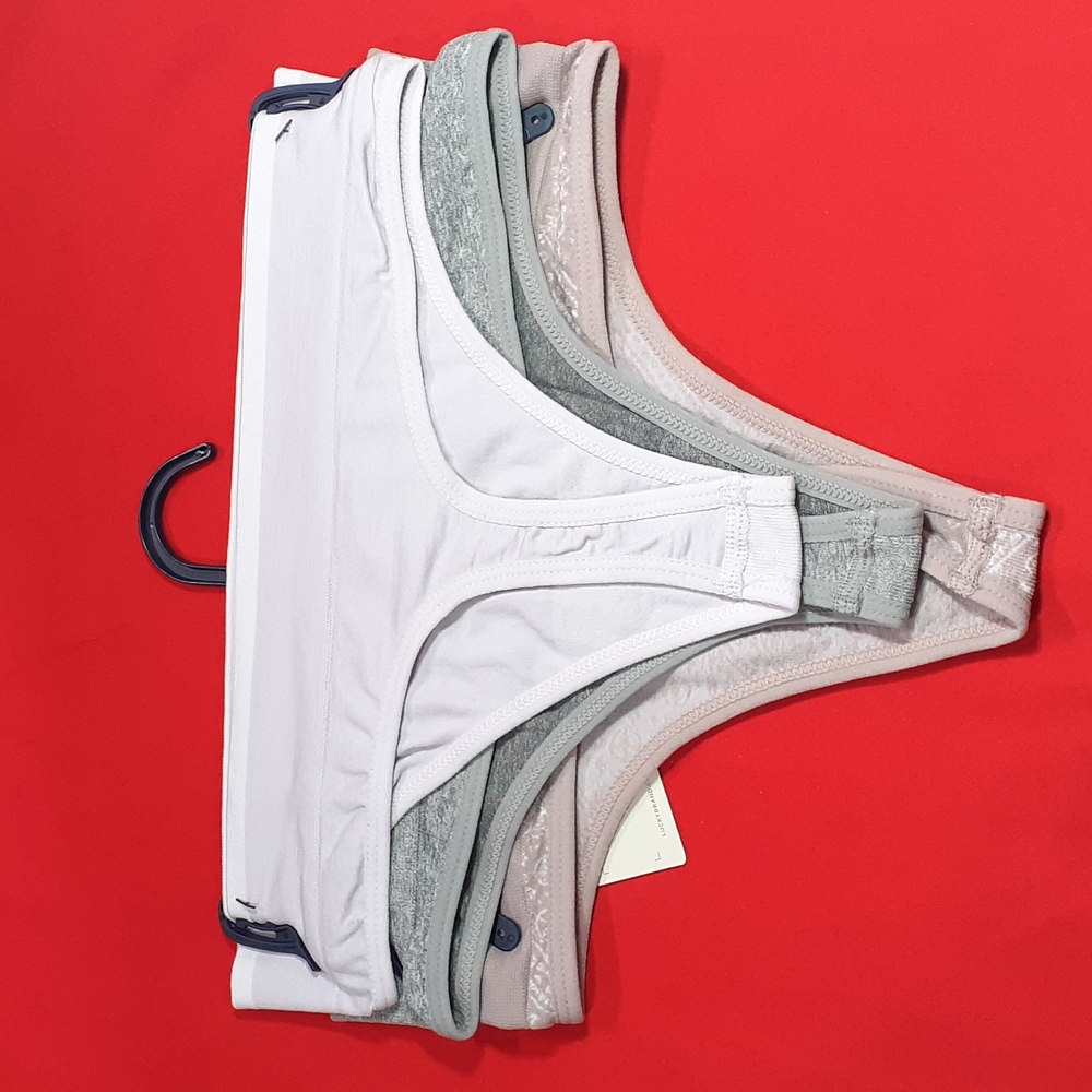 LUCKY BRAND THONG. - Picture 3 of 6